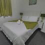 Self Contained 2 Bedrooms House Free Parking