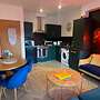 City Apartment - Sleeps 4 & Free Parking