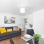 Skyvillion - Lush 2 Bed Hydean Way House & Garden