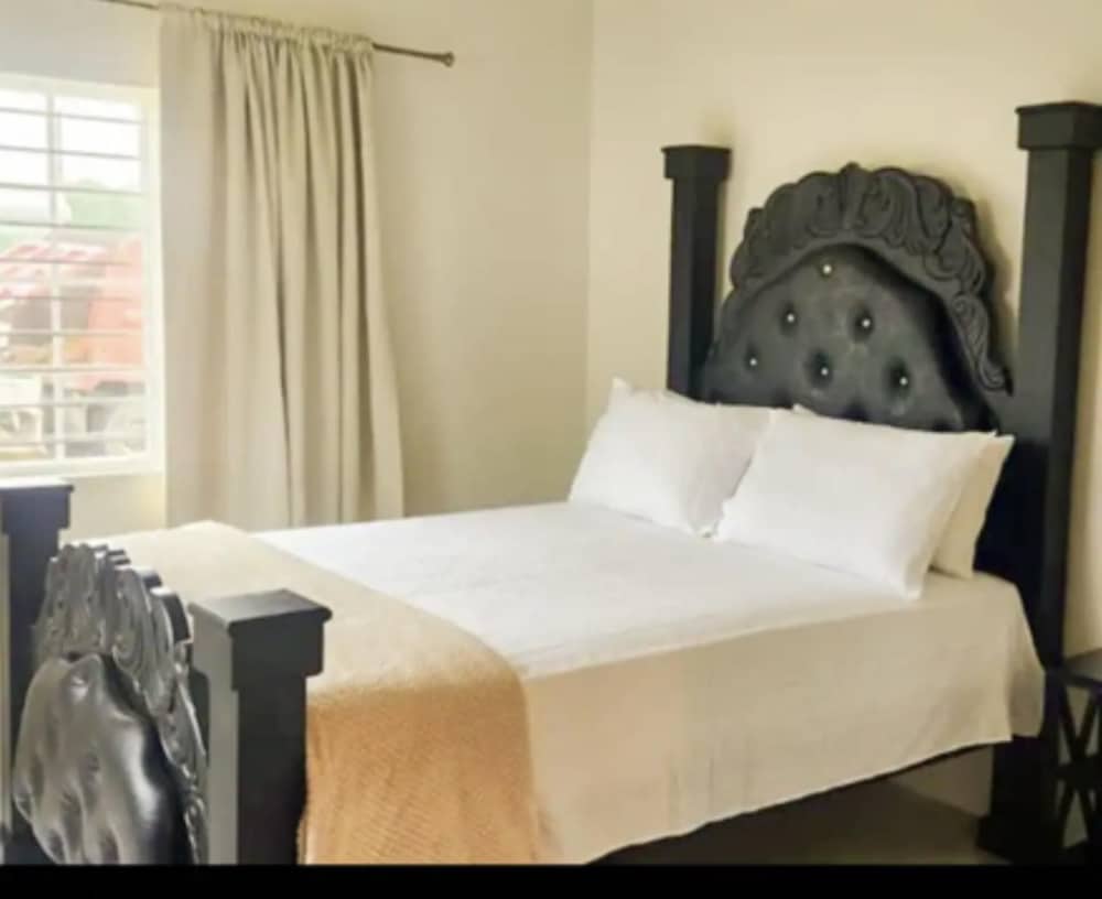 Remarkable 2-bed House in Discovery Bay