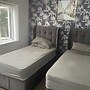 4 Bedroom House - Sleeps 6 - Garden, Bbq, Parking