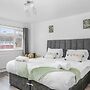 3 Bed House - Sleeps 5 - Garden - Parking