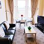 2 Bed Flat - Sleeps 4 - Parking - Wifi