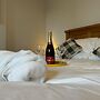 Romantic King Bed Countryside Couples Cabin