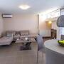 Solon - Deluxe City Center Apartment