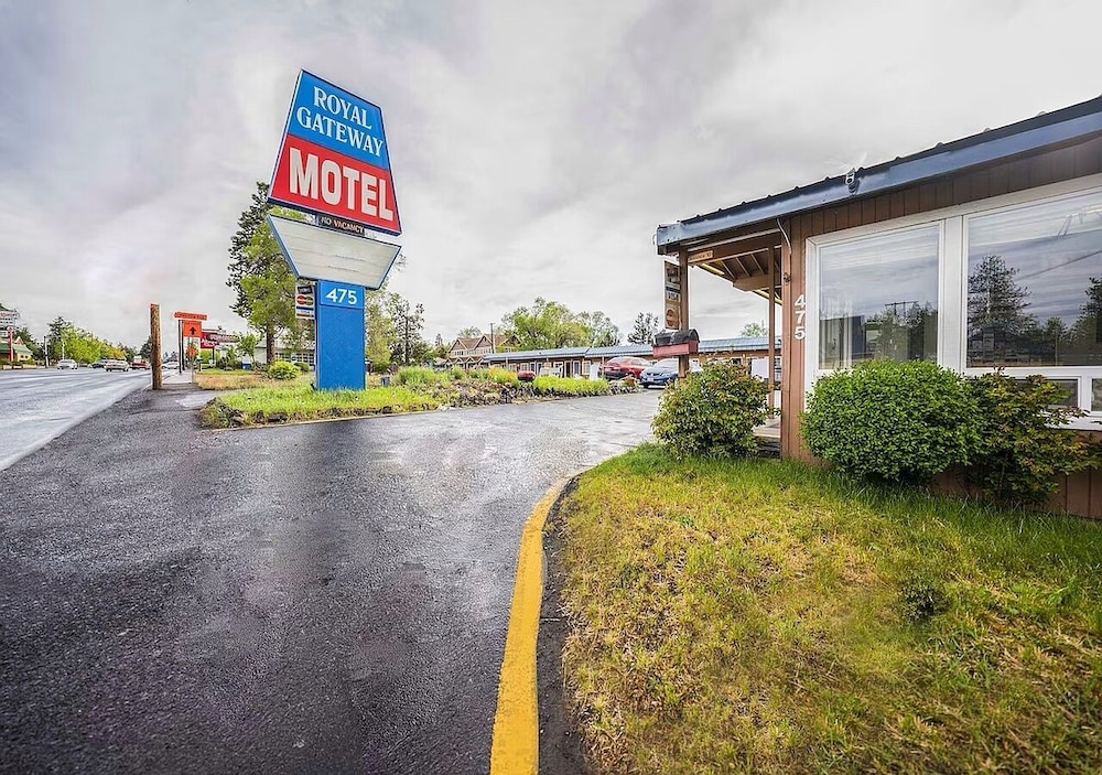 Royal Gateway Motel