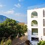Distant Mountain Guesthouse