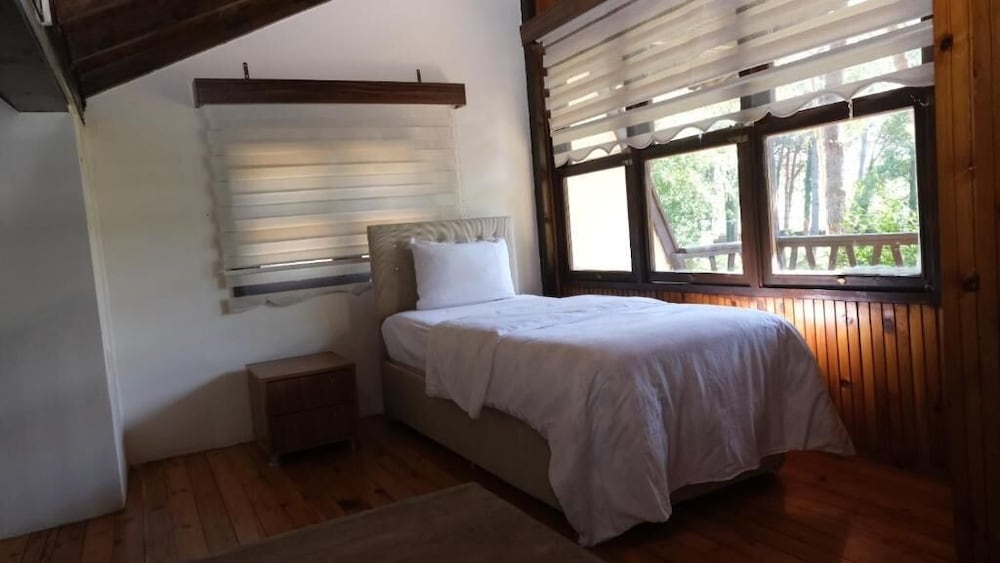 ÇINARSUYU TABİAT PARKI BUNGALOV