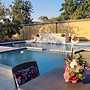 Cottage - Sleeps 4 - Pool - Near Airport