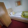 Room in Guest Room - Single Room With Shared Bathroom and Kitchen