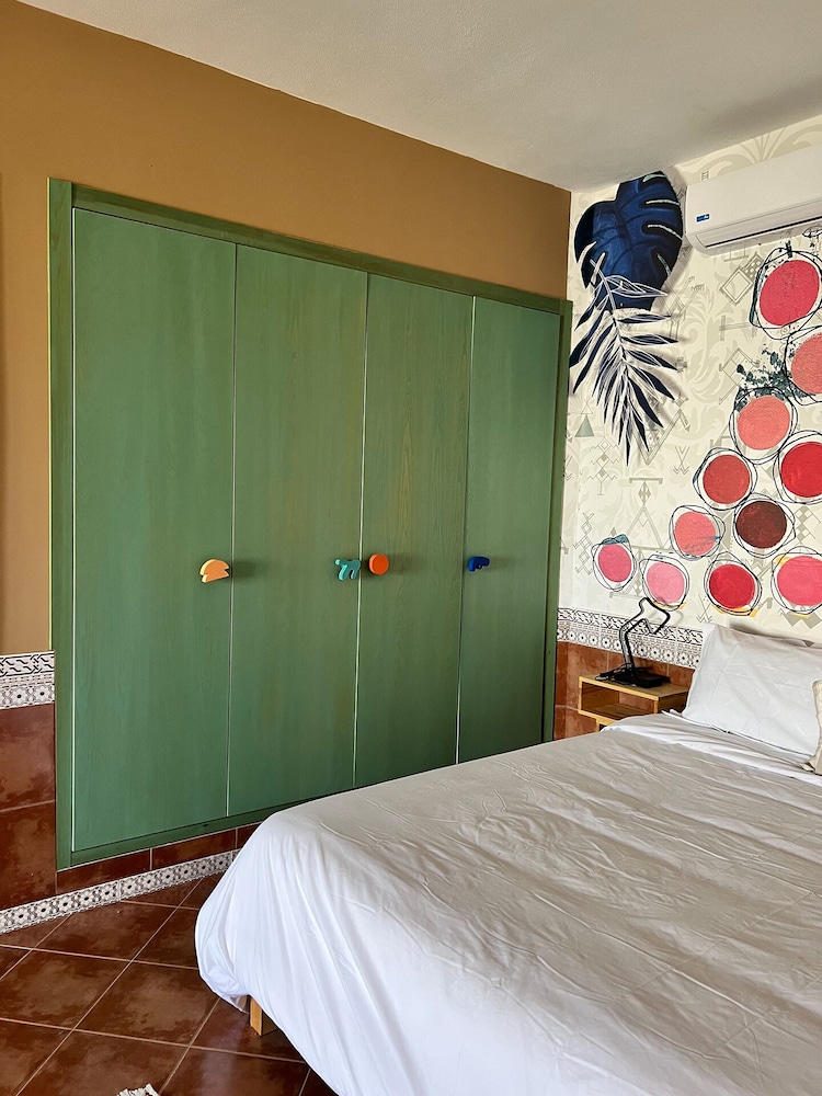 ART POiNT GUESTHOUSE