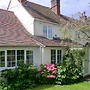 Pretty Cottage Near City Sea