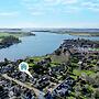 Newly Renovated Cottage 150m From Waterfront