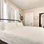 Lovely Mobile Home w/ Smart TV: 2 Mi to Downtown!