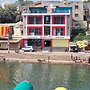 Hotel Ram Ghat Inn