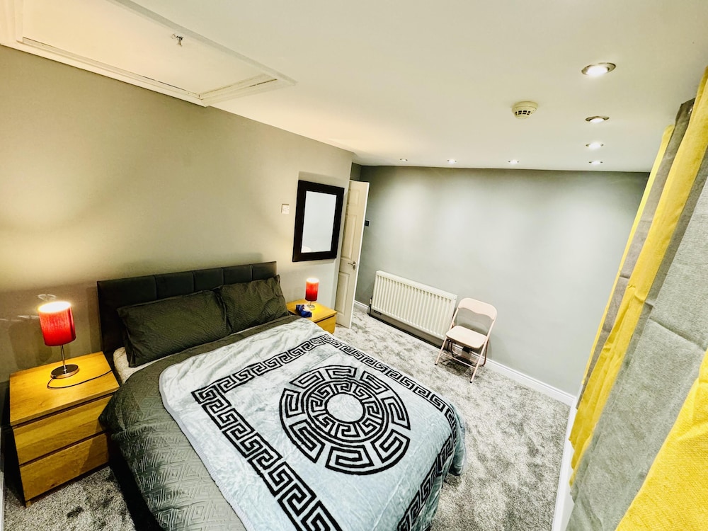 4 Bedrooms Full House Stourbridge Birmingham
