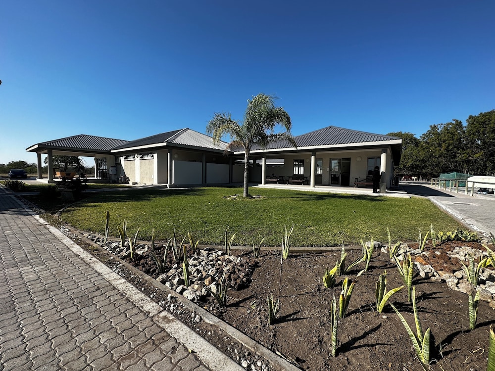 Makgadikgadi Lodge