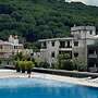 2 Bed Flat - Sleeps 6 - Pets - Pool - Smoking