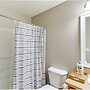 25 Mi to Detroit: Townhome w/ Smart TV!