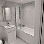 Modern 3 Bedrooms Apt. 01 - Camberley