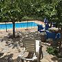 Rustic Mountain Stay, Laroya