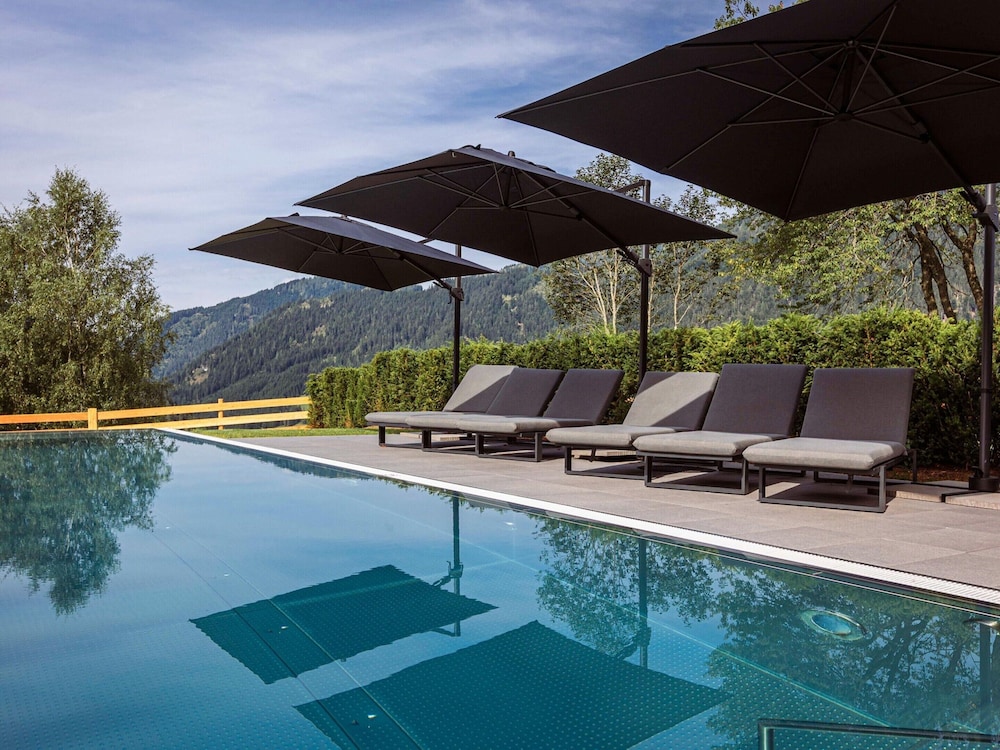 Apartment With Shared Infinity Pool