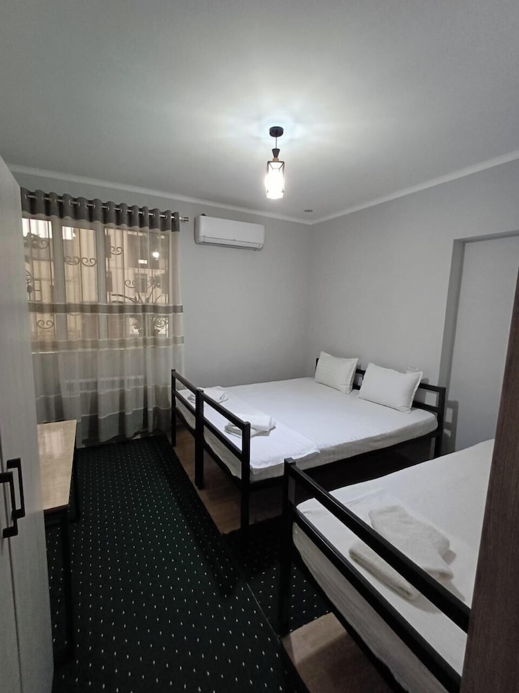 HOSTEL CHINOR