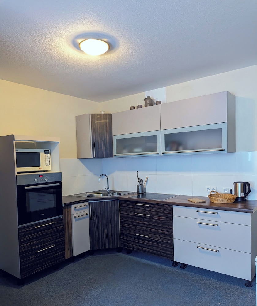 Room in Guest Room - 2 Room Apartment With its own Kitchen and Bathroo