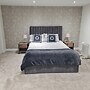 Central Guest Room - En-suite, Parking