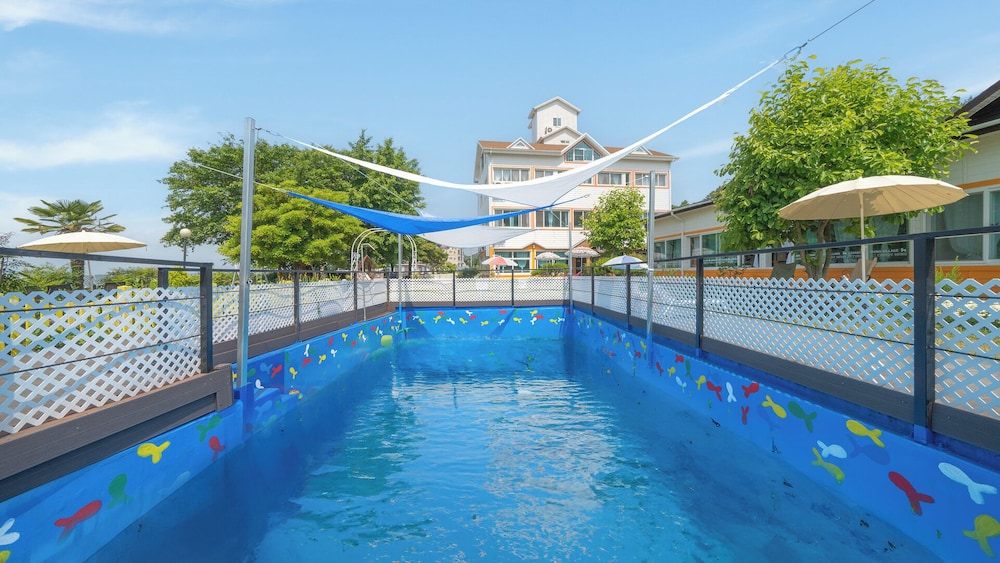 Yeosu Canada meo Village pet Pension