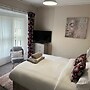 3 Bed Flat - Sleeps 6 - Parking - Wifi