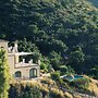 Luxurious 5 Bedroom Villa With Waterfall Closeby