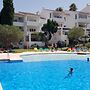 Apartmentsleeps4-pool-bbq-garden-ac