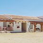2-bed Villa Sleeps 5 - Private Pool & Free Parking