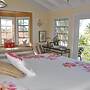 Buttonwood Bliss: Lux Condo With Amenities
