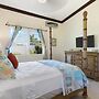 Beachfront Bliss: Private Retreat With Spectacular Views