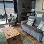 1-bed Apartment - Sleeps 2 & Private Parking