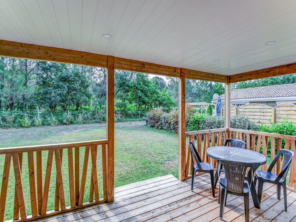 Secluded Chalet in Hourtin With Swimming Pool