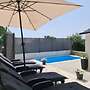 Shadesofblue M & M, Private Pool Apartment