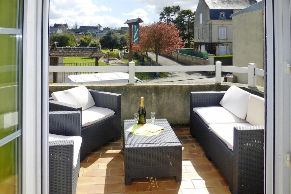 Apartment by Sandy Beach in Arromanches