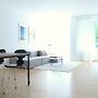 Great 2-bed w Balcony