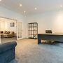 Spacious House With Parking Near Heaton Park