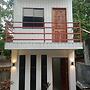 1 Bed House - Sleeps 2 - Parking - Wifi