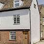 4 BR & 2 Bathroom House Parking Garden St Neots Town Centre