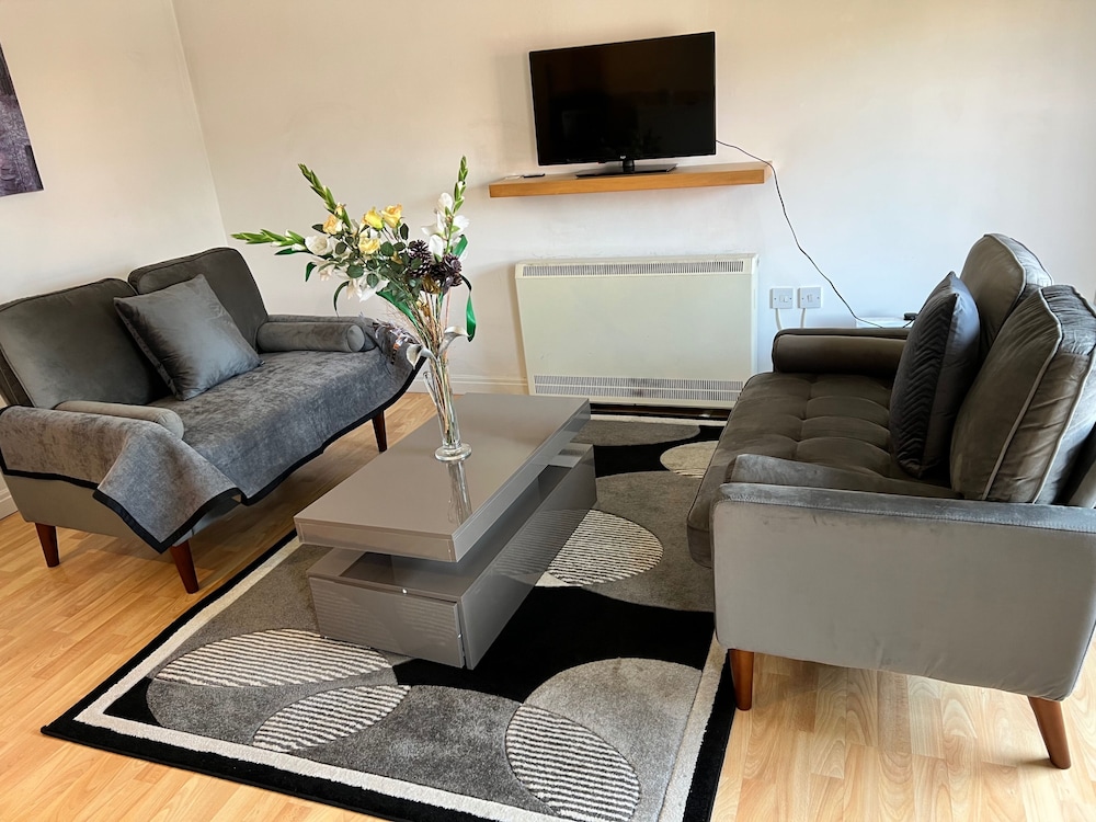 Nantwich - Sleeps 4 - Parking - Town 10mins Walk