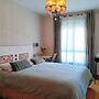 3 Bed Flat - Sleeps 6 - Pool - Garden - Parking