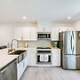 Marco Island Townhome: 2 Mi to Beaches!