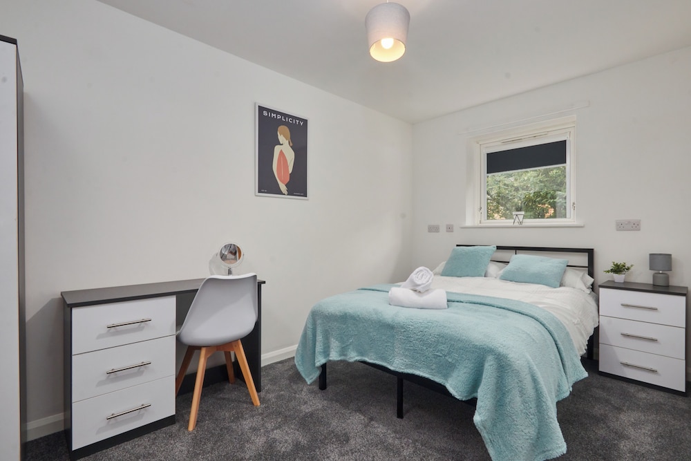 4 Bedroom, Free Parking, Contractors & Families