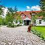 Large Holiday Villa With Garden, 6 Bedrooms