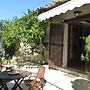 Small Holiday Home With Private Terrace and Shared Garden, Cagnes-sur-